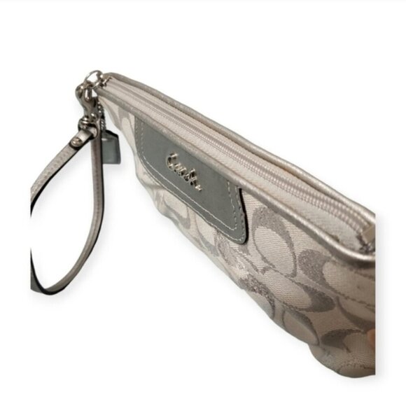 Coach White Monogram Canvas Large Wristlet Clutch Bag - Picture 4 of 14